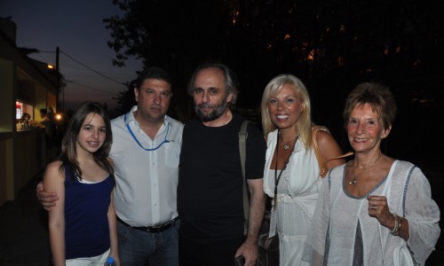 Ο Δήμαρχος Βύρωνα Νίκος Χαρδαλιάς, ο σκηνοθέτης της παράστασης Σωτήρης Χατζάκης, η Πρόεδρος του ΟΠΑ Πηνελόπη Δάφνη και η σκηνογράφος-ενδυματολόγος Έρση Δρίνη