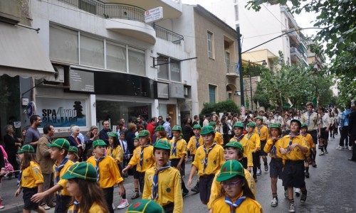 Στιγμιότυπο από την παρέλαση των προσκόπων  της Τοπικής Εφορίας Βύρωνα – Καισαριανής.