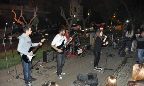 Το συγκρότημα «Βερμίλλιον» του 1ου Λυκείου Βύρωνα «έκλεισε» την εκδήλωση 