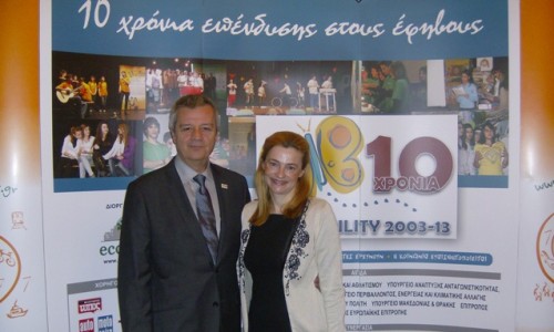 Στιγμιότυπο από την εκδήλωση για την έναρξη της εκστρατείας. Ο Πρόεδρος του Ecomobility Θάνος Ζαφειρόπουλος και η Αντιδήμαρχος Παιδείας του Δήμου Βύρωνα Τζένη Παυλάκου-Παναγιωτοπούλου