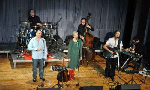 Ένα σημαντικό Έλληνα συνθέτη, τον Μίκη Θεοδωράκη, 