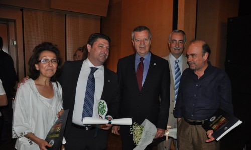 O Δήμαρχος Βύρωνα Ν. Χαρδαλιάς, ο Πρόεδρος του Δ.Σ. του Ecocity Θ. Ζαφειρόπουλος, ο Αντιδήμαρχος Τεχνικών Υποθέσεων Δήμου Βύρωνα Κ. Ζούμπος και ο Διευθυντής του Γυμνασίου Καρέα Μπ. Παπαθανασίου