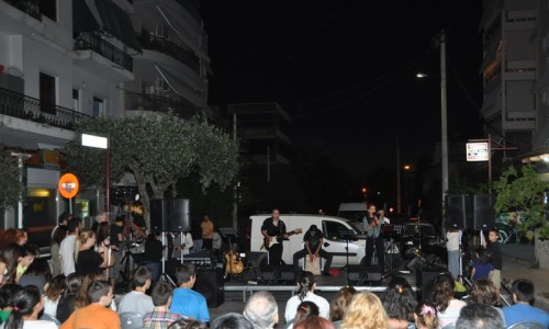 Alternative rock και έντεχνα ακούσματα απόλαυσε το κοινό στη συναυλία των «Quattro ways», την Παρασκευή 24 Μαΐου, στην πλατεία Φατσέα.