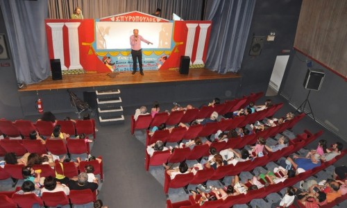 Το πρωί της επόμενης μέρας, ο «ερωτευμένος Καραγκιόζης και οι 100 χανούμισες» έδωσαν ραντεβού με τους μικρούς Βυρωνιώτες στη Νέα Ελβετία,