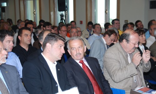 Ο Δήμαρχος Βύρωνα και Πρόεδρος του ΣΠΑΥ, Νίκος Χαρδαλιάς. ο Δήμαρχος Πεντέλης και Πρόεδρος του ΣΠΑΠ, Δημήτρης Στεργίου-Καψάλης, και ο Πρόεδρος του Φορέα Διαχείρησης Πάρνηθας, Δημήτρης Σπαθής.