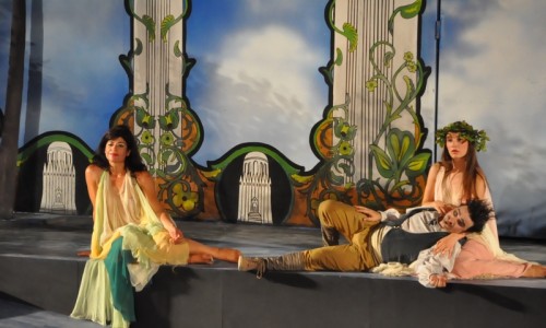 Από την παράσταση «Ειρήνη»