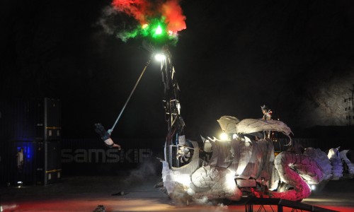 Από την παράσταση «Dragon»