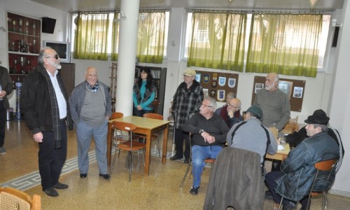 Ο Παναγιώτης Κουρουμπλής συνομίλησε με τα μέλη των ΚΑΠΗ Βύρωνα, κατά την επίσκεψή του στις κοινωνικές δομές της πόλης