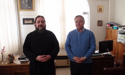 Ο πατήρ Νεκτάριος με τον Aντιδήμαρχο Πρόνοιας και Κοινωνικής Αλληλεγγύης Χρήστο Γώγο