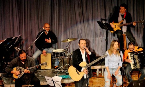 Οι φετινές Πολιτιστικές Βραδιές «έριξαν» αυλαία στις 7 Απριλίου με το αφιέρωμα στο μεγάλο Έλληνα λαϊκό συνθέτη Απόστολο Καλδάρα. 