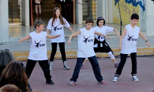 με μοντέρνο χορό με θέμα «παιχνίδια που ζωντανεύουν» 