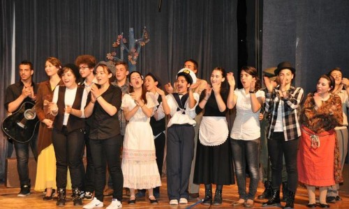 Η ημέρα έκλεισε με το <i>Παραμύθι χωρίς όνομα</i>  από τους μαθητές του 1ου Γυμνασίου.