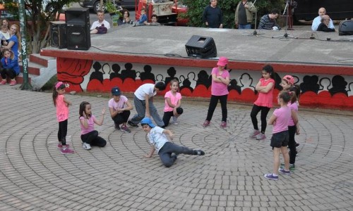 και hip-hop από τους μαθητές του 4ου Δημοτικού,