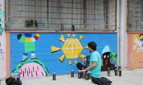 «Χρώμα» στην πόλη έδωσε το 29ο Παιδικό Φεστιβάλ και μέσα από graffitis, στο 5ο και 11ο Δημοτικό 