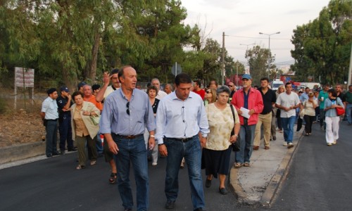 Ο Δήμαρχος Καισαριανής Σπ. Τζόκας και ο Δήμαρχος Βύρωνα και Πρόεδρος του ΣΠΑΥ Ν. Χαρδαλιάς μαζί με τους ενεργούς πολίτες
