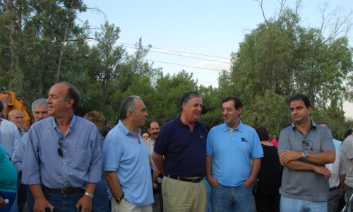 Παρόντες ο Αντινομάρχης Αθήνας Χ. Πασβαντίδης, ο Δήμαρχος Χολαργού Δ. Νικολάου, ο Δήμαρχος Ζωγράφου Γ. Καζάκος και ο επικεφαλής της παράταξης Βύρωνας-Ανάπτυξη-Προοπτική Π. Κόνσουλας