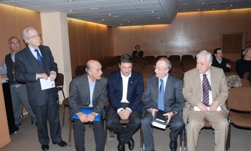 Ο καθηγητής του Πανεπιστημίου Αθηνών Λεωνίδας Μπαρτζελιώτης, ο Αντιπρόεδρος του Συνδέσμου Μπάιρον Λάμπρος Κανελλόπουλος, ο Δήμαρχος Βύρωνα Νίκος Χαρδαλιάς, οι πρώην υπουργοί Αλέκος Παπαδόπουλος και Βασίλης Κοντογιαννόπουλος