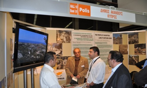 Ο Δήμαρχος Βύρωνα στο Περίπτερο του μαρτυρικού Δήμου Ακανθούς, των κατεχομένων της Κύπρου. 