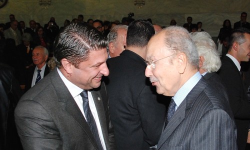 Ο τέως Πρόεδρος της Δημοκρατίας Κωστής Στεφανόπουλος και ο Δήμαρχος Βύρωνα Νίκος Χαρδαλιάς.