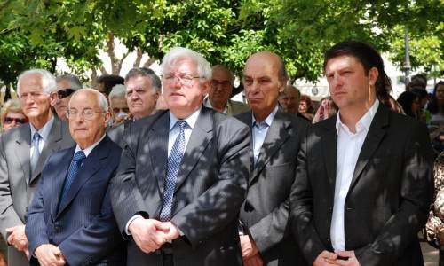 Ο πρώην Πρωθυπουργός Ιωάννης Γρίβας, ο Πρόεδρος του Συνδέσμου Μπάιρον Πάνος Τριγάζης, ο Πρόεδρος της Ελληνικής Επιτροπής τηs Unicef Λάμπρος Κανελλόπουλος και ο Δήμαρχος Βύρωνα Νίκος Χαρδαλιάς