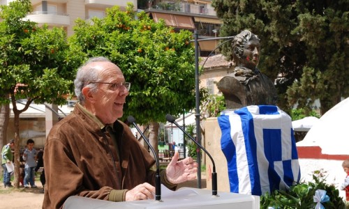 Ο συγγραφέας και Επίτιμος Πρόεδρος του Συνδέσμου Μπάιρον Θόδωρος Καρζής