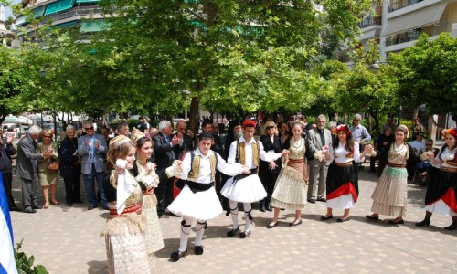 Παραδοσιακοί χοροί από το 1ο Γυμνάσιο Βύρωνα